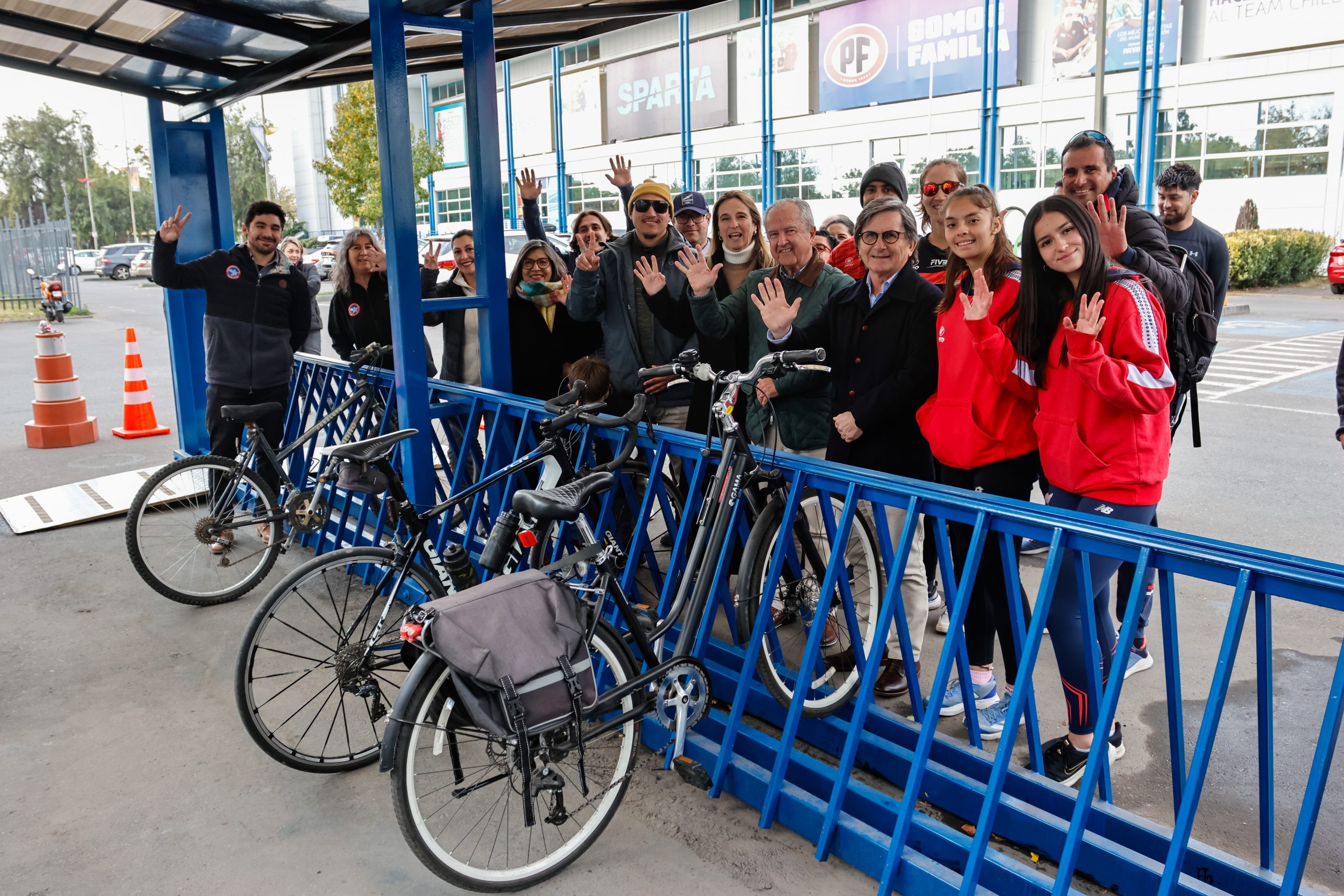 Nuevo estacionamiento de bicicletas en CEO Marlene Ahrens