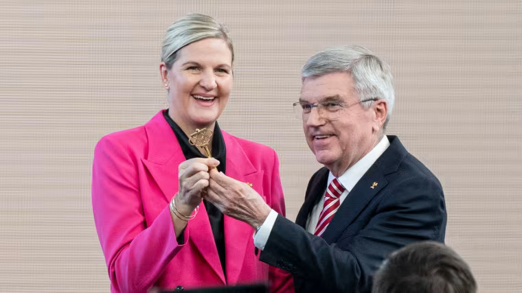 Historia en el COI: Thomas Bach traspasa la presidencia a Kirsty Coventry